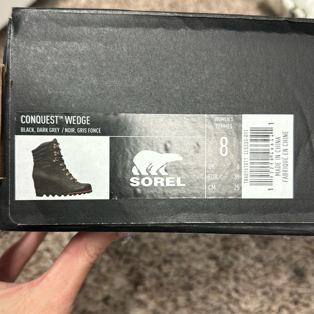 NEW IN BOX Sorel conquest leather wedge boots .